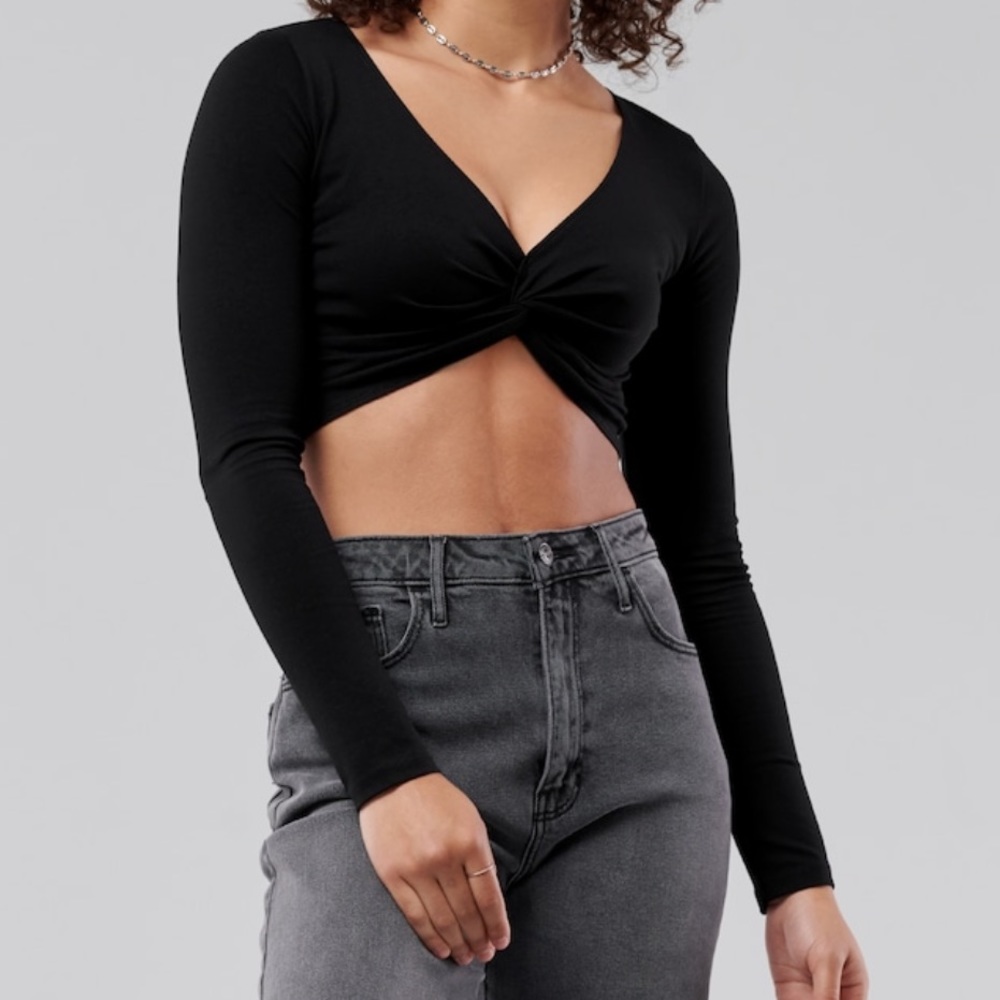 Twist front reversible tshirt in black; perfect for going out, clubbing, bars